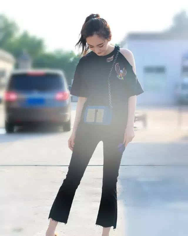  「显腿长」喇叭牛仔裤怎么穿都不过时,显瘦又百搭,轻松穿出大长腿!