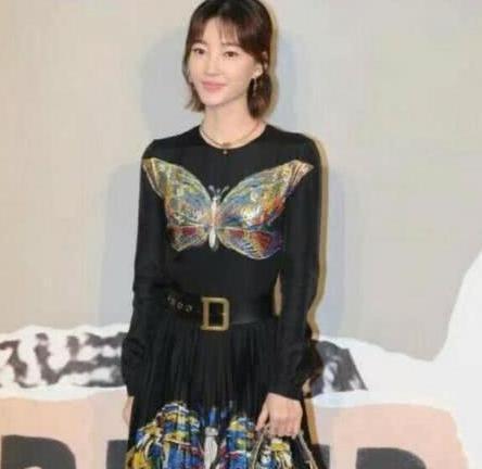 赵丽颖黄景瑜王丽坤出席活动，现场未p图曝光，网友：好养眼