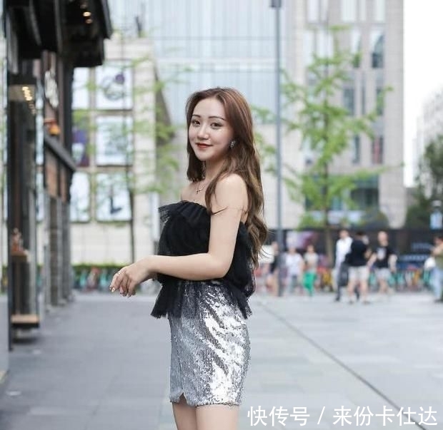「 气质」气质十分出众,太养眼了,肤白貌美大长腿的小姐姐