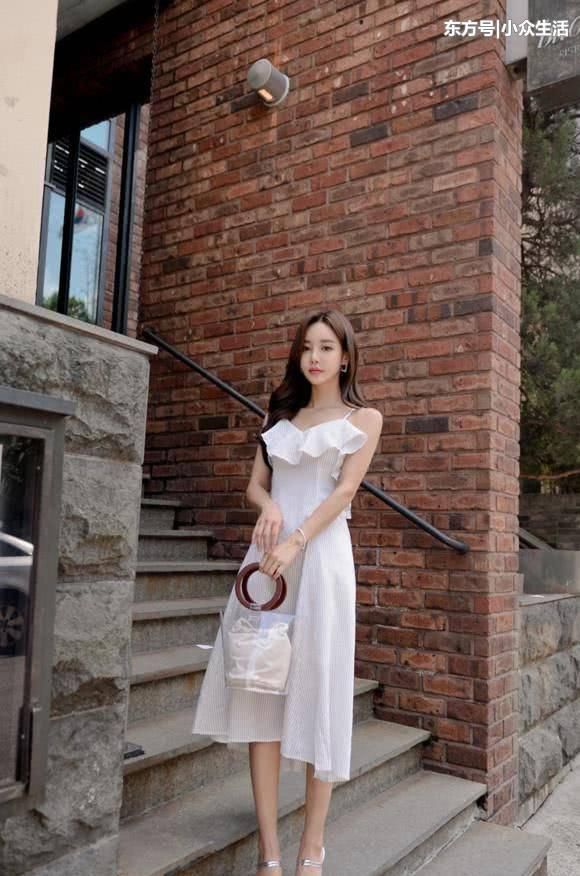 街拍：孙允珠小姐姐虽然有点瘦，却该胖的地方都恰好!