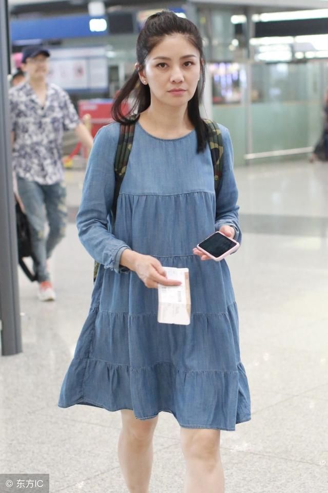 胡可发型一换就逆生长，网友:别人换发型是换脸而你是换头!