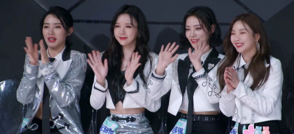  对比@鞠婧祎开了个好头，snh48成员假脸迹象严重，和元气女团对比鲜明