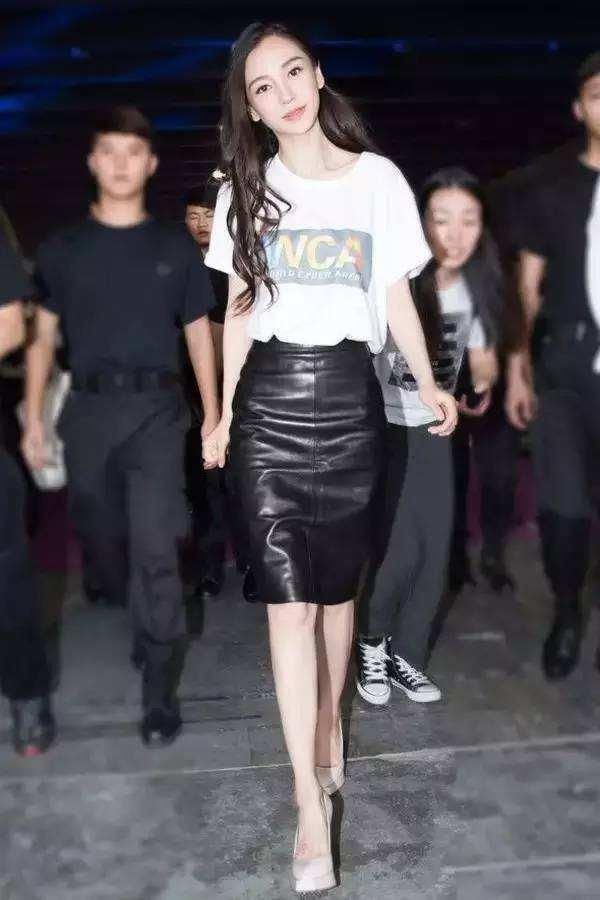 你还在嫌弃防水台鞋子丑?Baby换了无数条裙子，就是不换这双鞋!