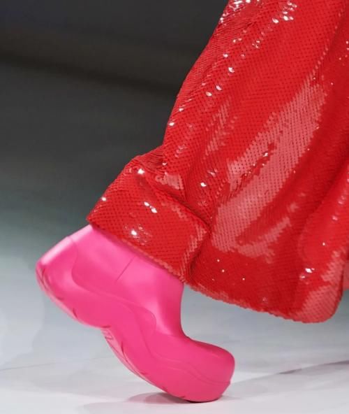  #时髦#哪个时髦精身上没件Bottega Veneta？