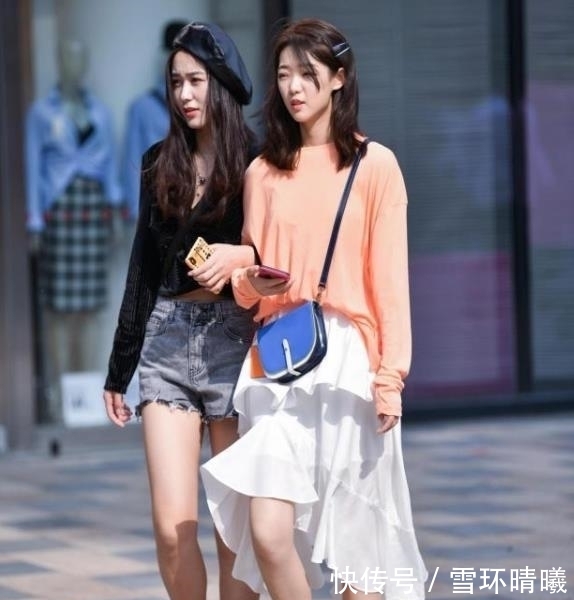  【美女】街拍美女：身材曼妙的小姐姐，紧身牛仔裤穿搭，洋气十足！