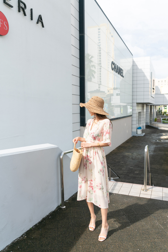 女神孙允珠，春庭花香斑斓炫彩桃枝雪纺裙
