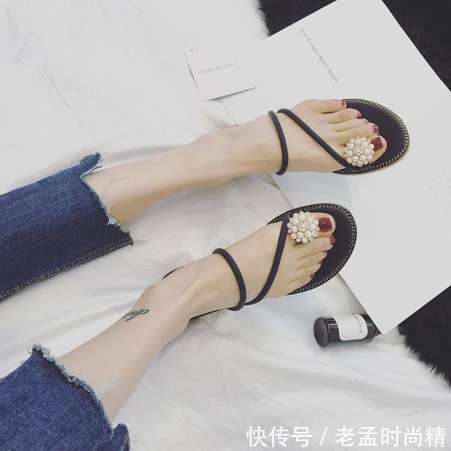 『不妨』高跟鞋穿累了,不妨试试时尚的水钻拖鞋,时髦百搭,让你爱不释脚!