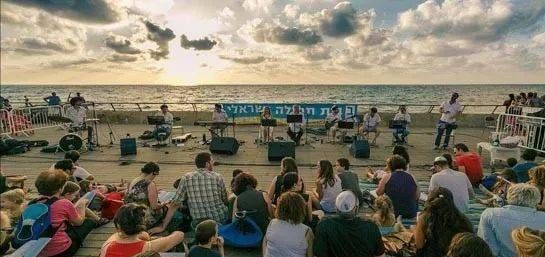  集体农场|这才是真正的“共享农庄”：除了老婆孩子，一切共享