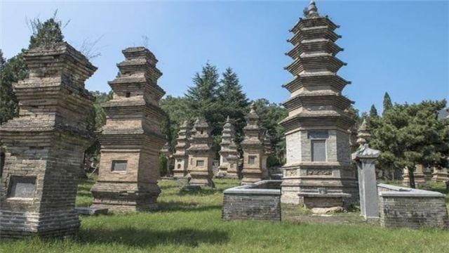 寺庙里升国旗?这寺庙1500多年历史，就在中国!