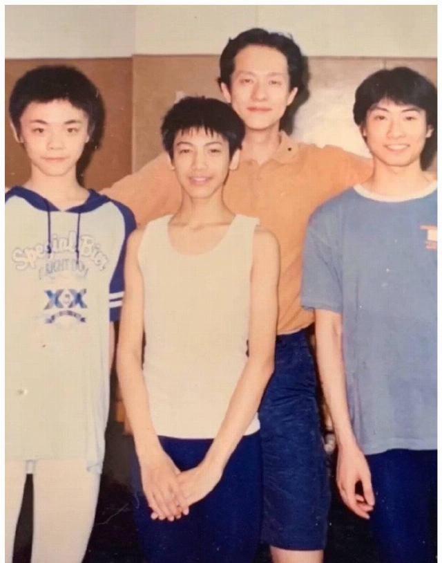  #秀气#罗云熙儿时照曝光 眉目秀气被赞自小帅到大