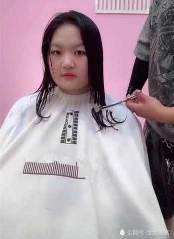大脸姑娘想换一个发型,剪完短发秒变日系萌妹,网友:剪个头发像