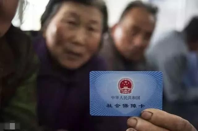 15年和25年的养老保险，退休工资差距多大？内行人说出了实情