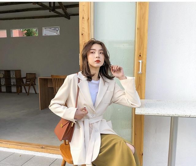  少女■“半裙少女搭配”透露着一丝优雅感，散发着女性魅力！