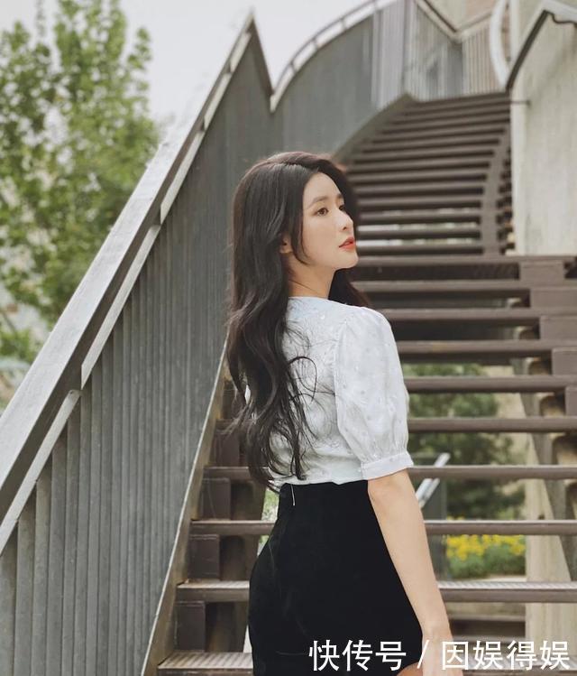  蔡卓宜选择|微胖的美在蔡卓宜身上完全释放出来，绿色紧身裙穿搭，尽显女神范
