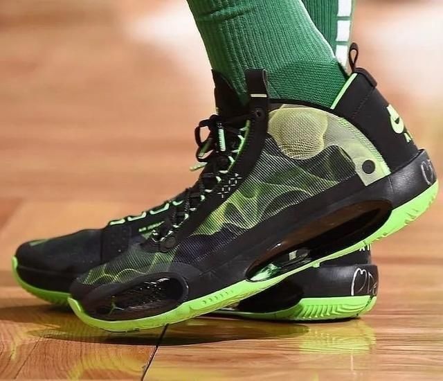  「球鞋」NBA球员上脚：塔图姆这赛季穿的球鞋，超多AJ34个人配色！