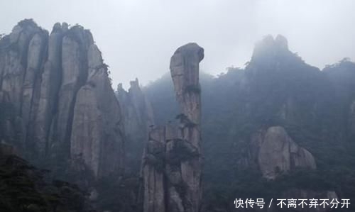 江西此山丝毫不比黄山差，最高海拔达1800米，价格还便宜