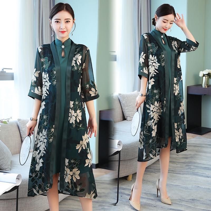 刚入秋，这套装就火了，搭上高跟端庄，洋气，优美动人