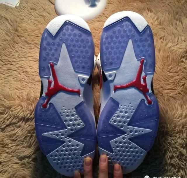 「喜欢」AJ11黑红版本的开箱测评,果然还是一如既往的惹人喜欢!