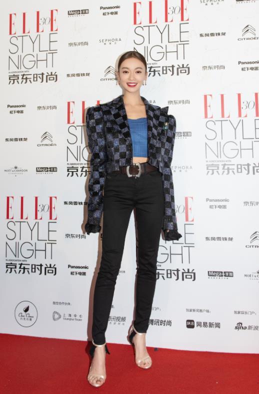 孟美岐亮相时装周,学吴谨言"充大头"却被何穗立秒?