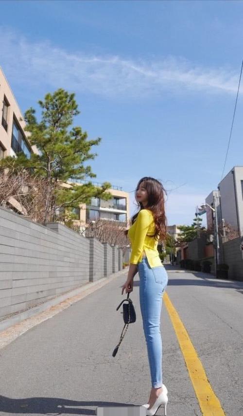 为什么身材稍好的女人夏天穿修身裤，侧面之美都能够无与伦比？