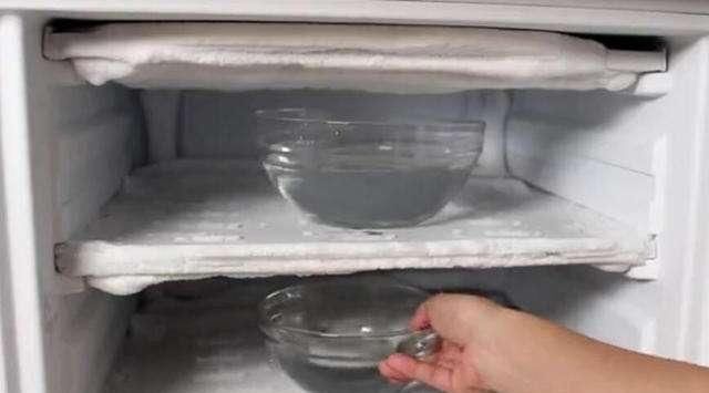  冰箱■冰箱长时间不清理，全是厚厚的冰霜，这样清理一点不费事
