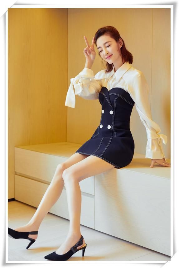 当王丽坤和赵丽颖同穿一件礼服裙，终于知道脸小有多么占优势了！