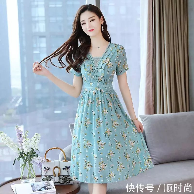 今年很潮流的几款连衣裙，时尚又不贵，三伏天穿时髦又清爽