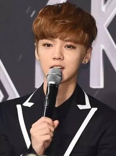 这年头,不仅约会女生需要泼卸妆水,约男生也需要好吗!