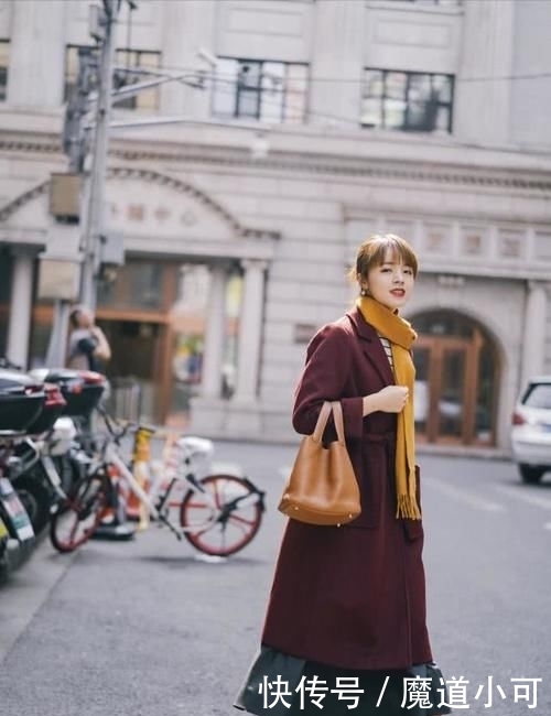  [深灰色]羽绒服打底裤都失宠了，五套超好看的搭配，时髦保暖高级感满满