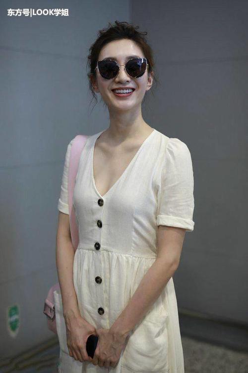 江疏影心真大，身材没料穿V领裙，网友：颜值高就是任性