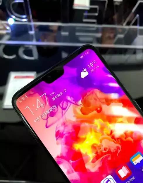 搭载麒麟旗舰处理器,玻璃机身不发烫,这款华为