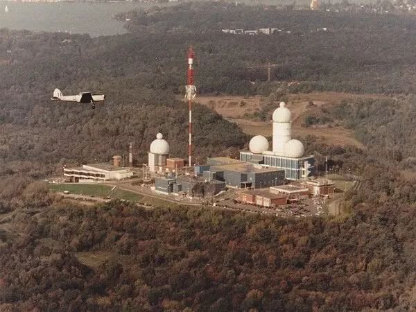 美国强行征用一游乐场所建无线电间谍中心，被遗弃后成艺术家乐园