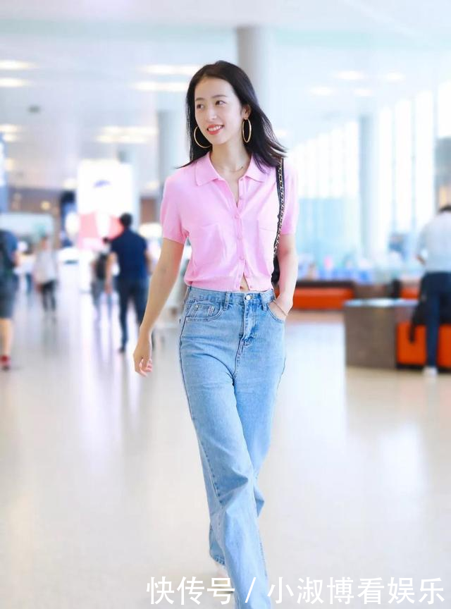  【显嫩】女人不管多大年纪，都少穿黑白灰，多穿这个“高级色”，减龄显嫩