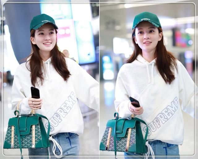 乔欣的时尚越来越难都了！格子连衣裙内穿黄色打底裤，真欣赏不来