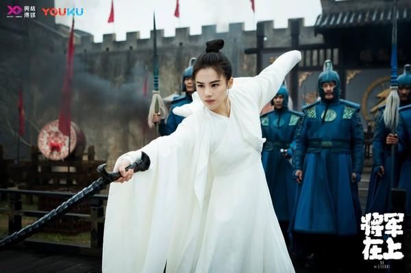 俏皮可爱又优雅妩媚！《潮我看齐》之马思纯：难道只用简单的笑容