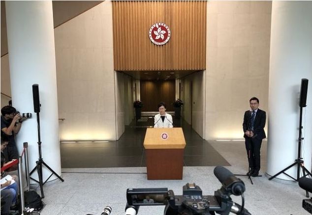  救援：救助坠崖驴友后失联，深圳两救援队员已不幸牺牲 | 新闻早