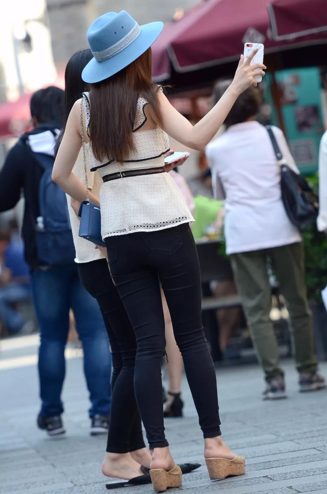 成都街拍，微胖女生黑色长裤穿搭参考，让你赚足回头率