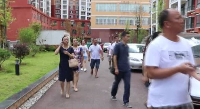 住了两年“泡沫”房子?业主集体维权:整改可以，但请改到满意为止