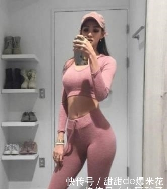 美女|女神街拍:性感可爱紧身打底裤女人,完美展现出美女的身段