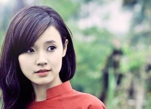 游客去越南旅游,进入了“情人市场”,导游:到时候就怕你出不来