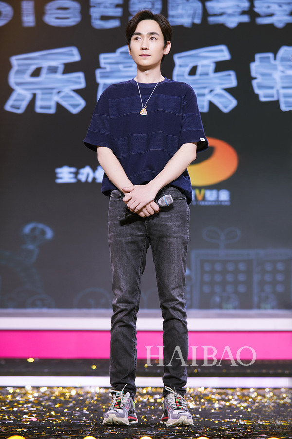 “居老师”朱一龙突然爆红有秘诀？？？