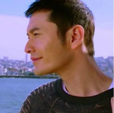 黄晓明深夜发文，1句话暴露18亿幕后黑手，最对不起的人居然是她