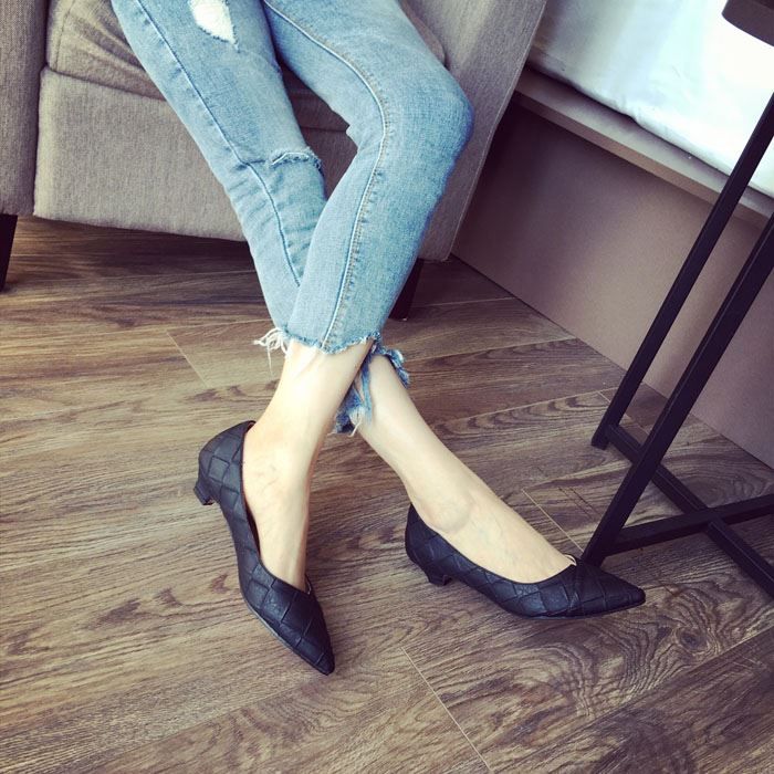 累脚的高跟鞋可以丢了，今年的换季单鞋太漂亮了，显气质还舒服