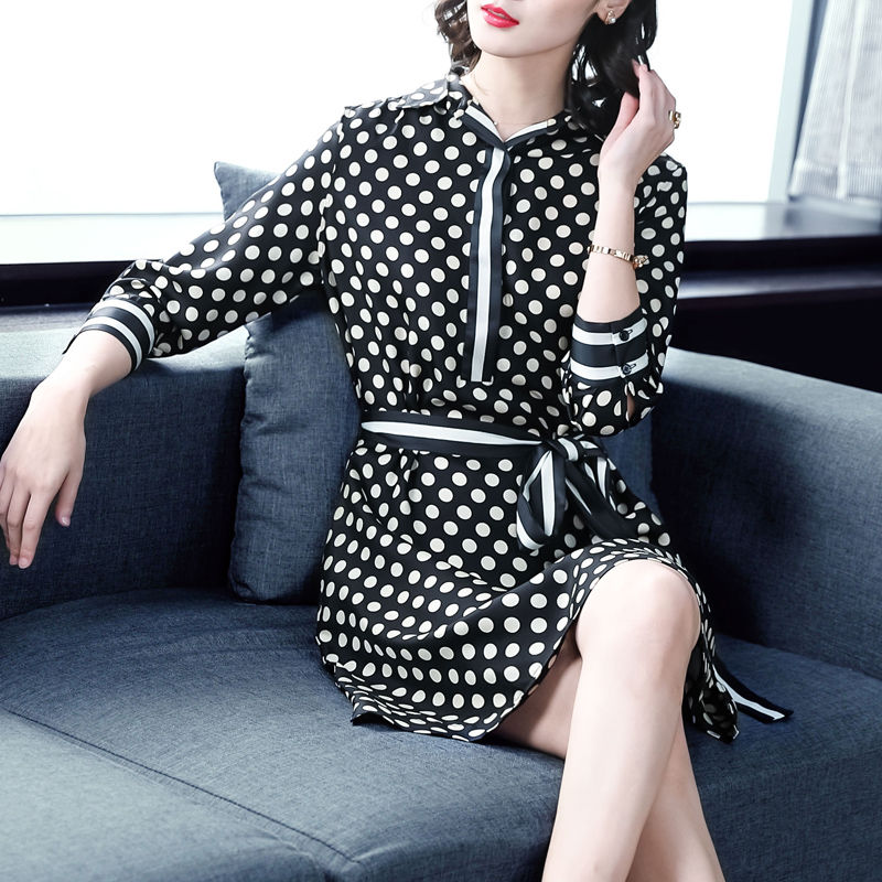 去年的打底裤扔了吧!今年巨流行这种秋裙，比旗袍还洋气，美翻了