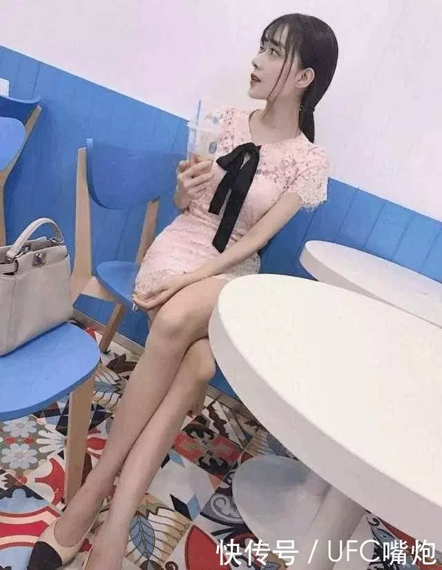 街拍美女：朝气蓬勃的空姐，与你零距离接触