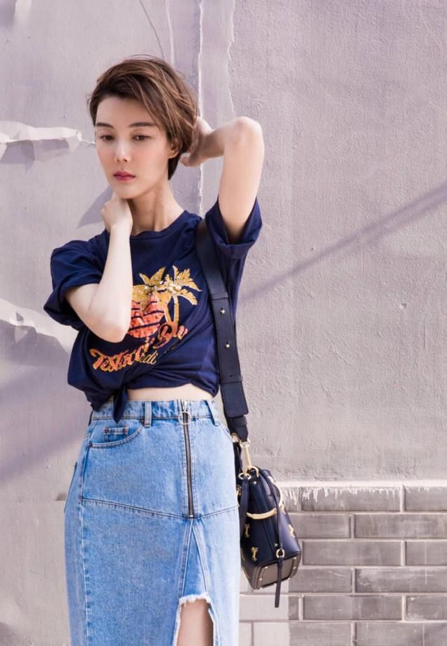 最美的穿搭来一波，服的就是你车晓，一点星架子都没有，够接地气