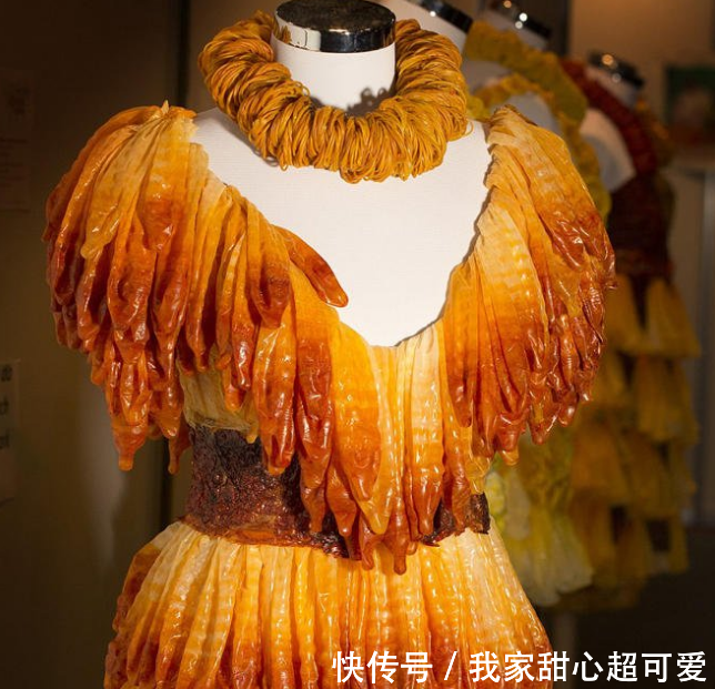 成千上万个避孕套做成裙子，却没有人敢穿，怕被尾随！