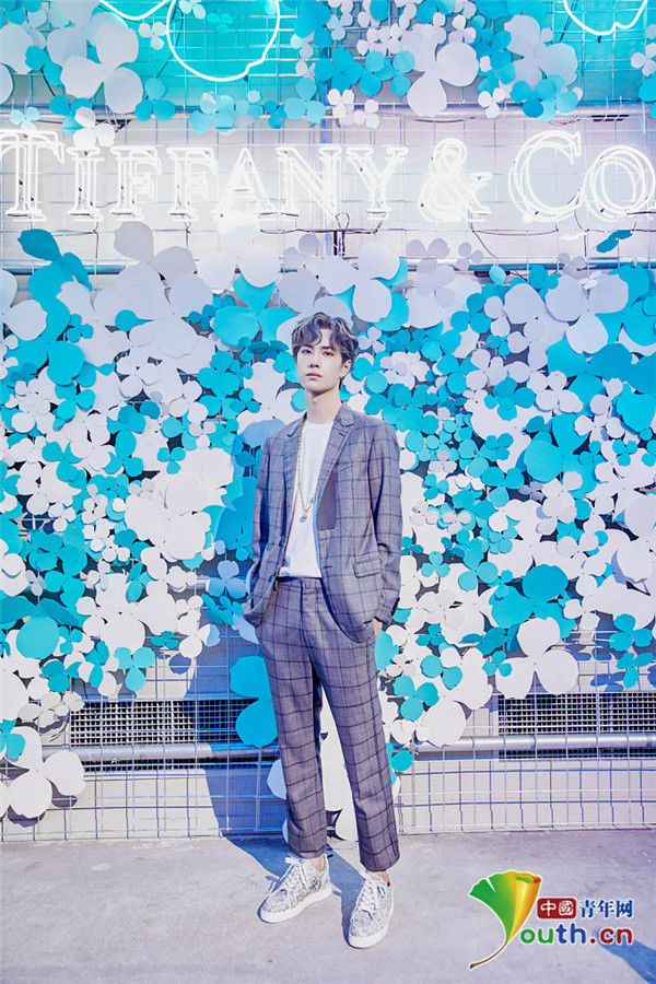 王一博干净清爽少年气爆棚 潮酷男孩散发迷人气场