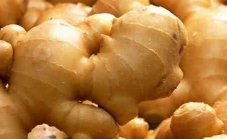 晚上吃生姜和苹果会中毒？今天有了正确答案，你还打算被骗下去吗