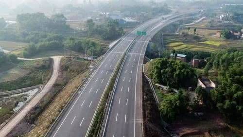  监控：国内首条“不限速”高速落地？全程无监控，油门踩到底真